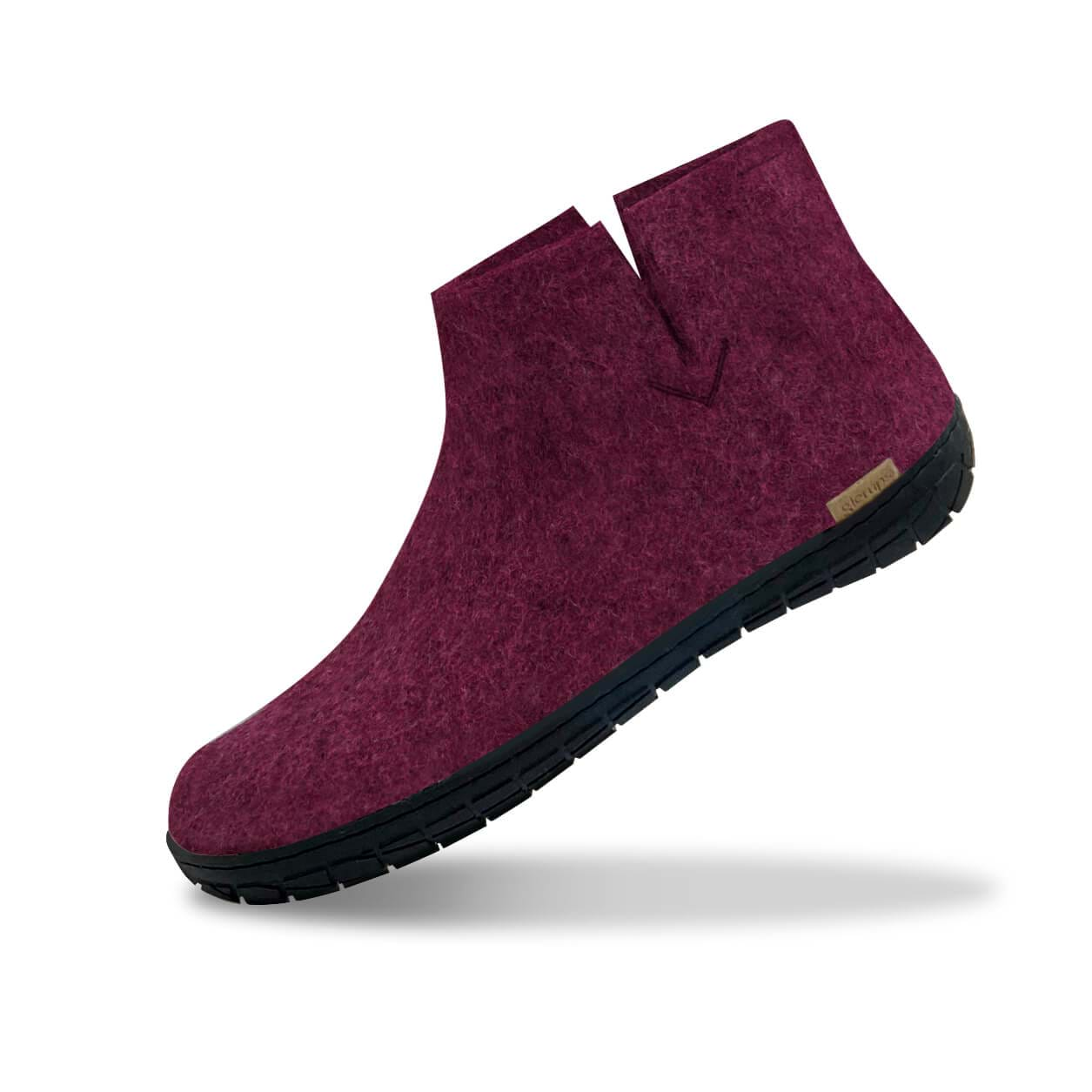 Boot with natural rubber sole - black - Cranberry