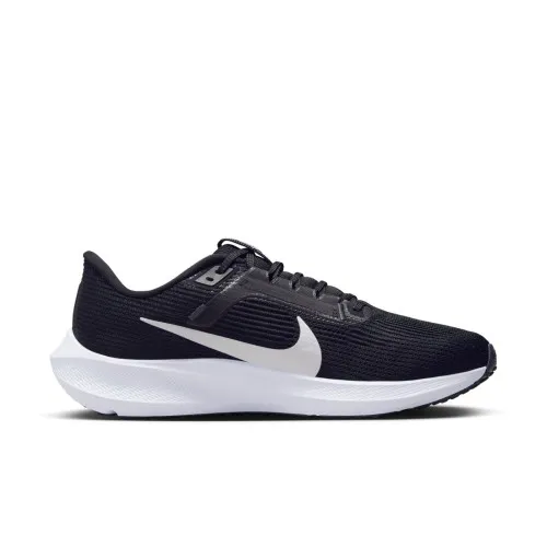 Nike Air Zoom Pegasus 40 Black / White - Iron Grey  A springy ride for any run, the Peg’s familiar, just-for-you feel returns to