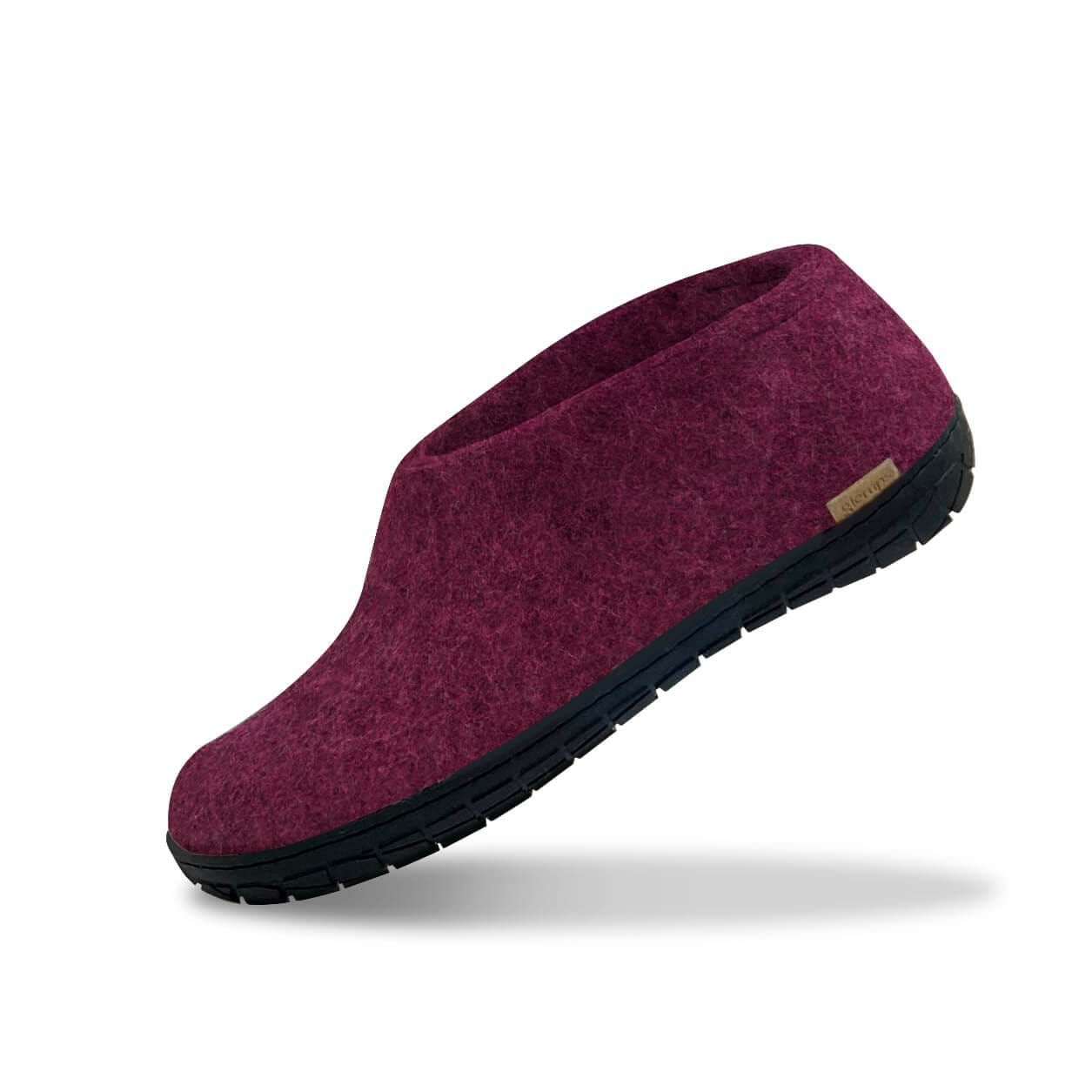 Shoe with natural rubber sole - black - Cranberry