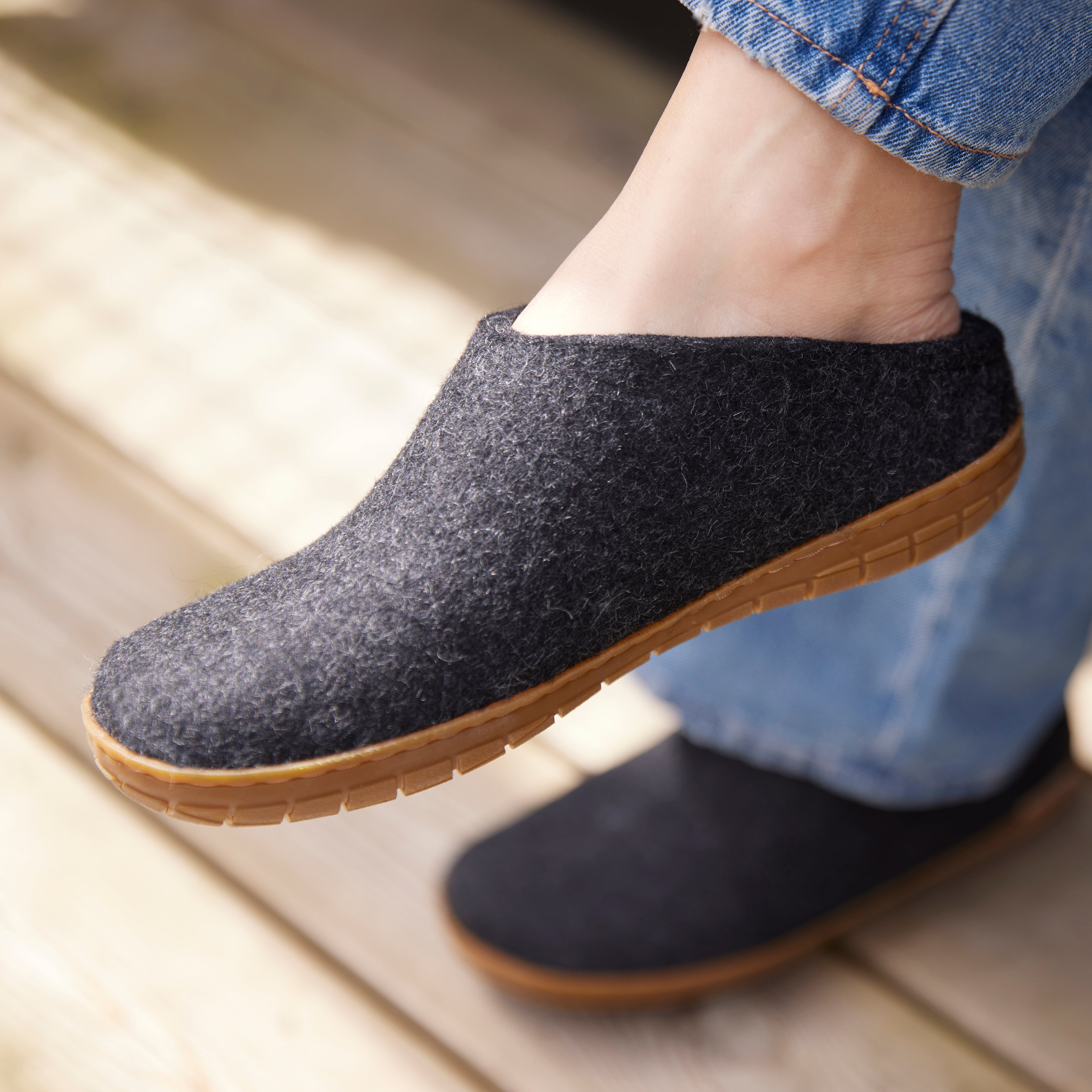 Slip-on with natural rubber sole - honey - Charcoal